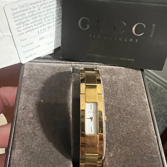 Gold Gucci Watch Vintage Mint Condition Authenticity Card and case - Picture 12 of 17